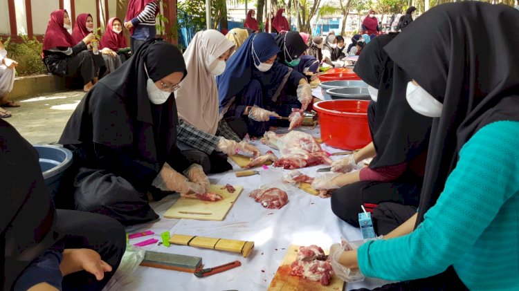 Keseruan Qurban Bersama Santri Penghafal Qur’an