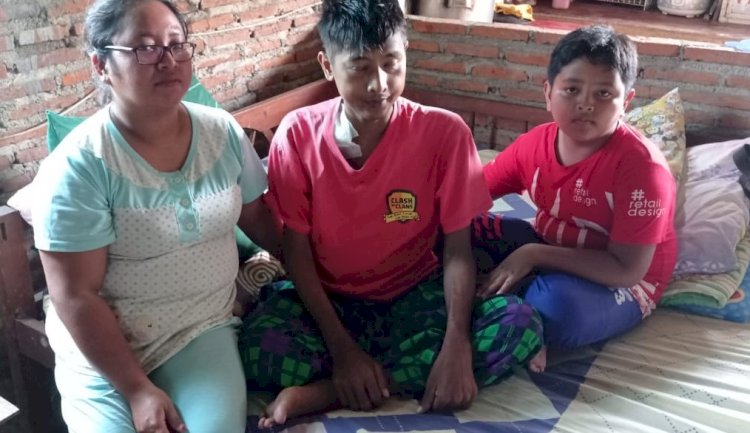 Perempuan Tangguh, Berjualan Cilok dan Tahu Isi Keliling Tuk Mengoati Suaminya yang Mengidap Gagal Ginjal