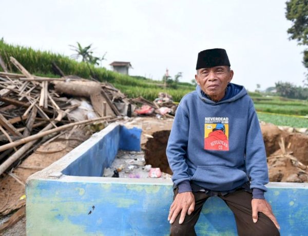 Rumahnya Ambruk, Kakek Turi Berduka