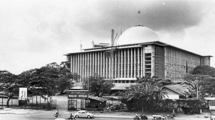 Masjid Istiqlal, Dulu dan Sekarang