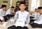 Berbagi Paket Sedekah Makan untuk Santri Pondok Murottal