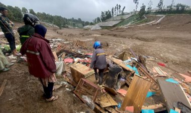 Banjir dan Longsor Terjang Cisarua, Bandung Barat